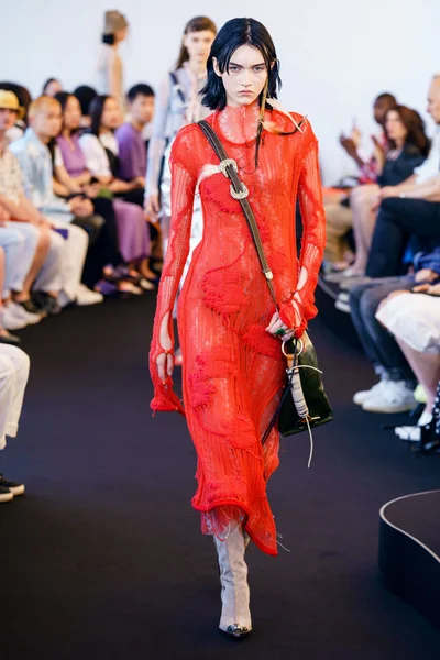 Look 32